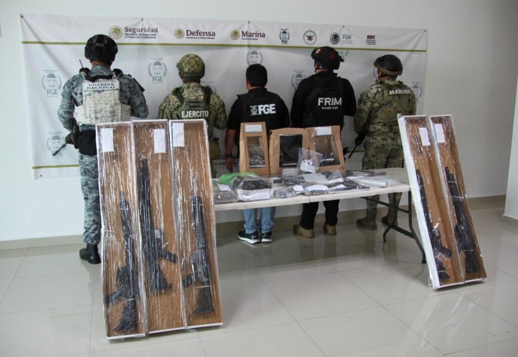 Aseguran autoridades narcóticos y armas de fuego en 2 cateos y detienen a 6 sujetos por narcomenudeo en Benito Juárez 3 1B2F63FD FAB1 427B 80E3 25A2DA9DB19A