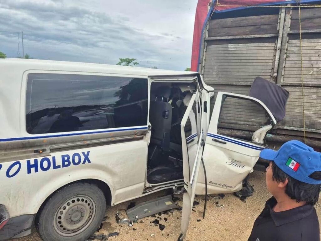 Tres heridos resultaron en accidente automovilístico de una van contra un camión de carga 2 5CE5936D 24F1 4D77 AA8F C5FD617084F6