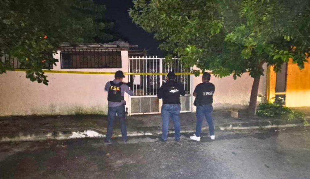Aseguran autoridades posibles drogas, un arma de fuego y equipo táctico durante cateos; detienen a tres personas por probable narcomenudeo 1 6BAC0560 8370 483F BDCE 39A483F85517