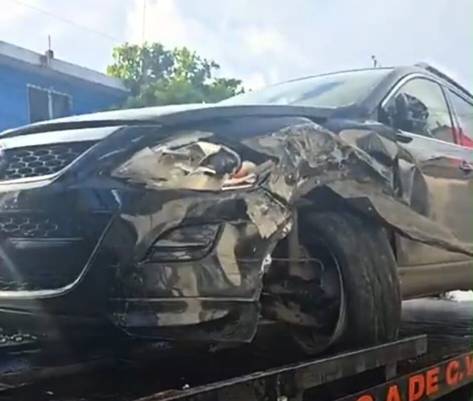 Menor de edad al volante impacta auto contra tres vehículos estacionados en Playa del Carmen 1 955C3231 0C50 4058 9056 02347EC4FAC7