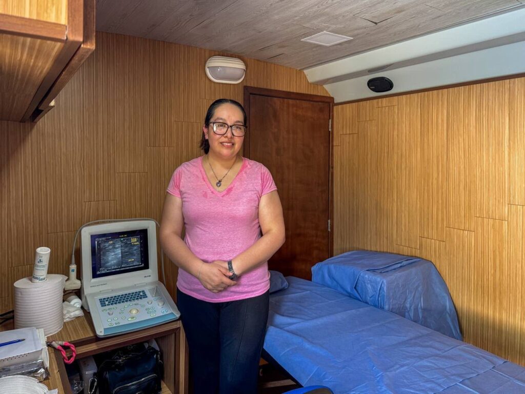 Promueve Ana Paty Peralta la detección oportuna del cáncer de mama en mujeres cancunenses 2 BA53ACB0 CE36 433A A0F1 57BDACD507FF