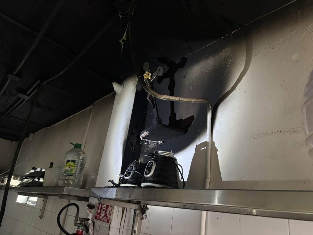 Sofocan incendio dentro del restaurante Los Tarascos en la Huayacán de Cancún 2 CCF32C45 4897 477E 94FF E1C4C5200971