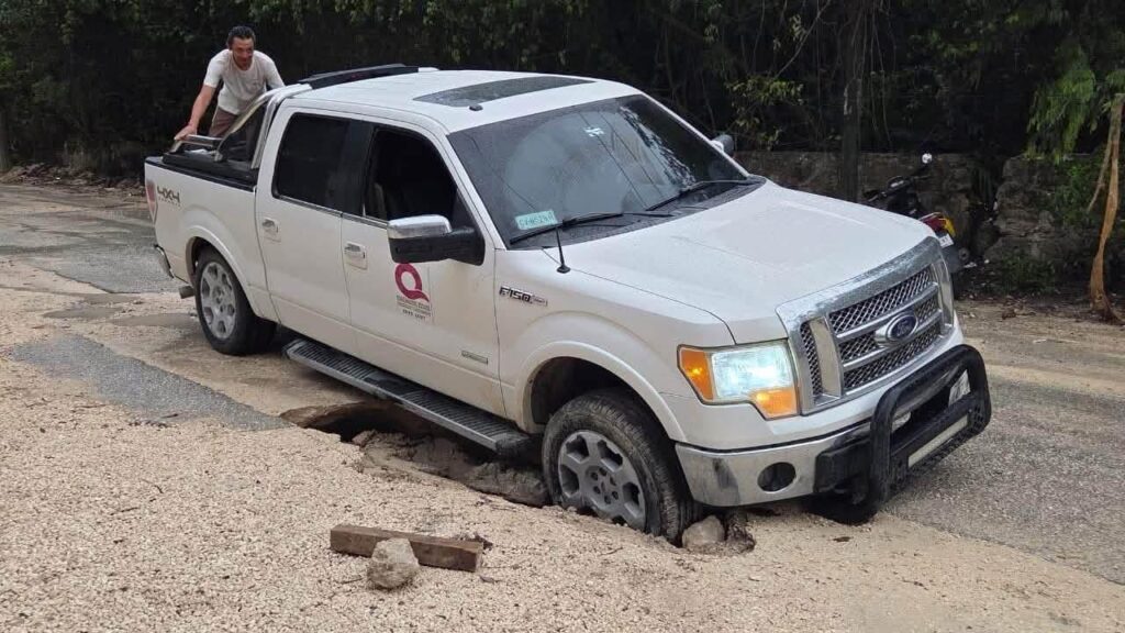 Fuertes lluvias ocasionan inundaciones en distintas partes de la ciudad de Cancún 3 D3F08BBD 0140 4D20 B95B 5B6228E07F8B