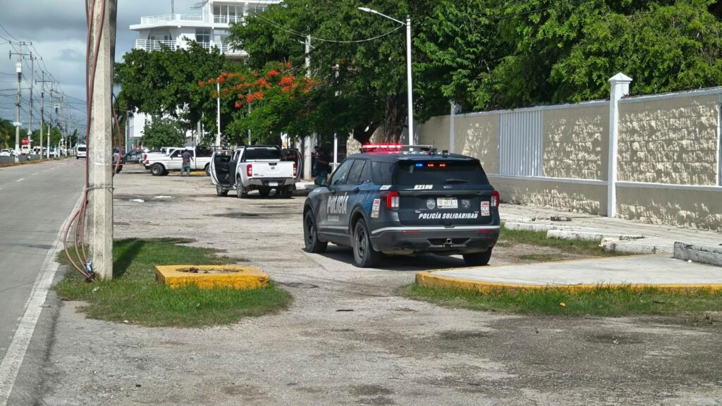 Balean camioneta y la hallan abandonada frente al panteón de Playa del Carmen 2 FAFA29C6 591B 4E9A 80E3 27EC0658426D